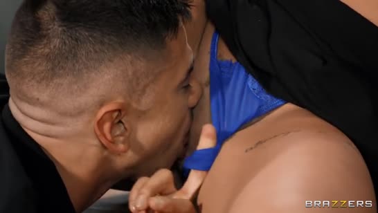 Откровенно нагнулась раком в кофейне и быстро получила хер