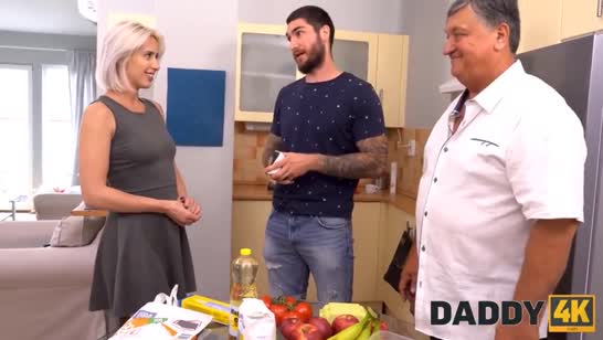 Стройная жена готова отработать все долги своей фасолькой 2