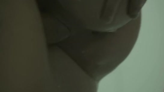 Влажная худенькая чика шпилится с парнем в душе 7