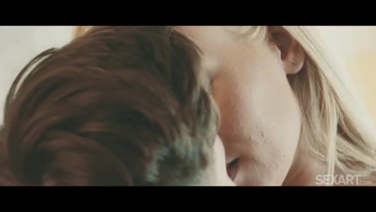 Худенькая блондинка Barbie Brill устроила нежную оргию