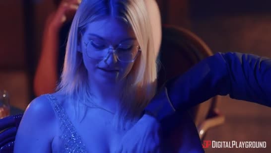 Гламурная танцовщица раскрутила всех на групповуху 1