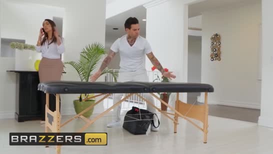 Lela Star разделась перед массажистом и устроила с ним порево 2