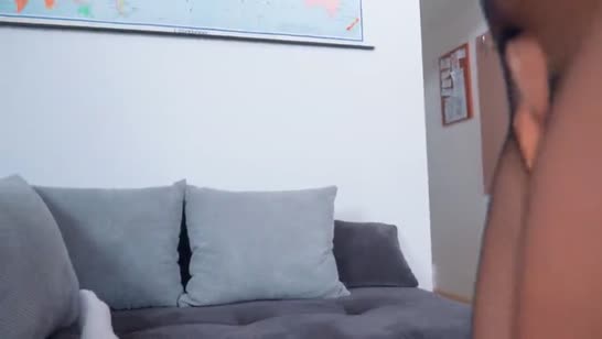 Сочная подружка прямо с порога напрашивается на порево 5