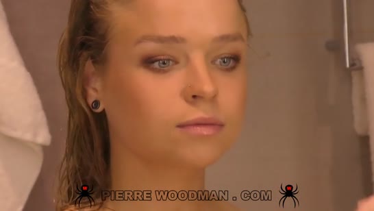 Ненасытные сучки отлизывают друг другу и шпилятся с парнем 1