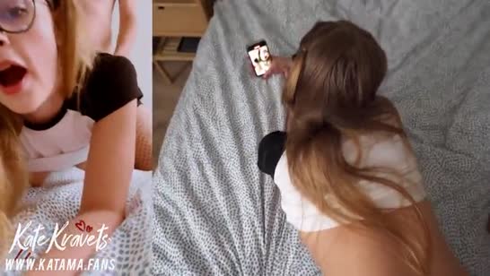 Застал сводную сестру за эротической фотосессией и решил ее трахнуть 4