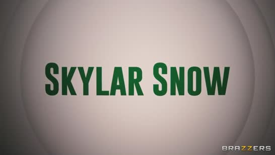 Телка очень открыто светила дойками на собеседовании 1