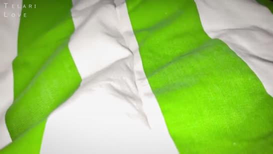 Застал телку за мастурбацией в ванной и чпокнул ее 1