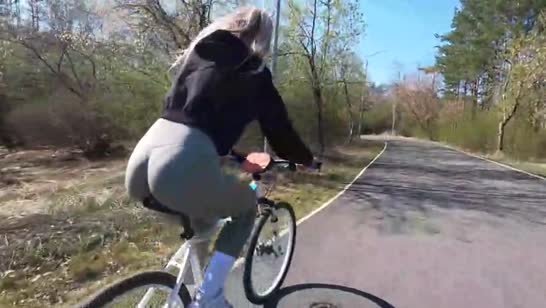 После велопрогулки девочка устроила с парнем трах в лесу 2