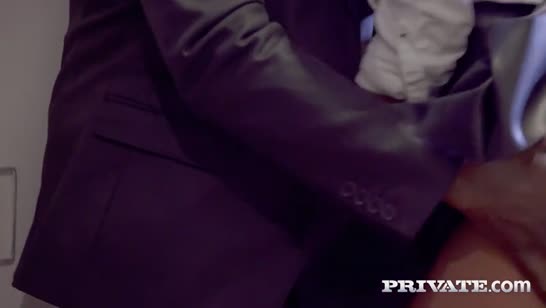 Недотраханная хозяйка захотела чпокнуться с водителем